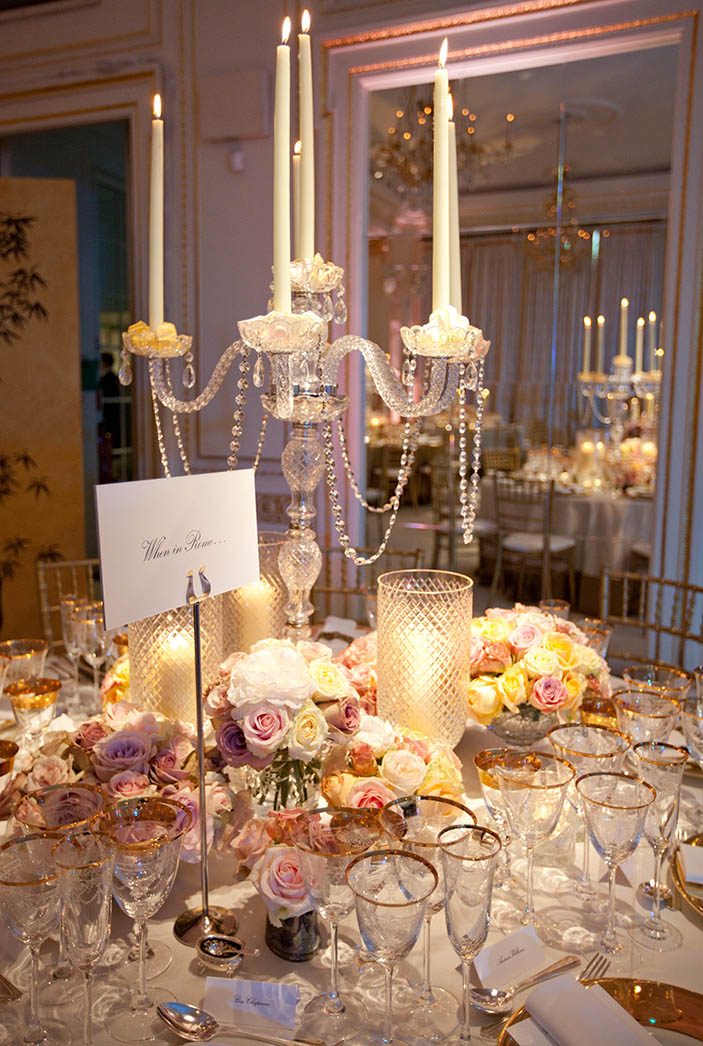 Floral wedding table decoration